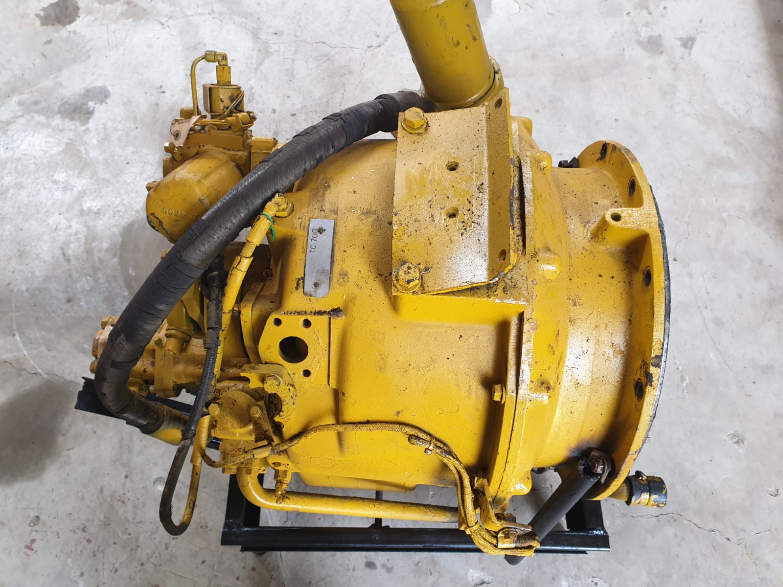 Caterpillar D400 Transmission - Image 2