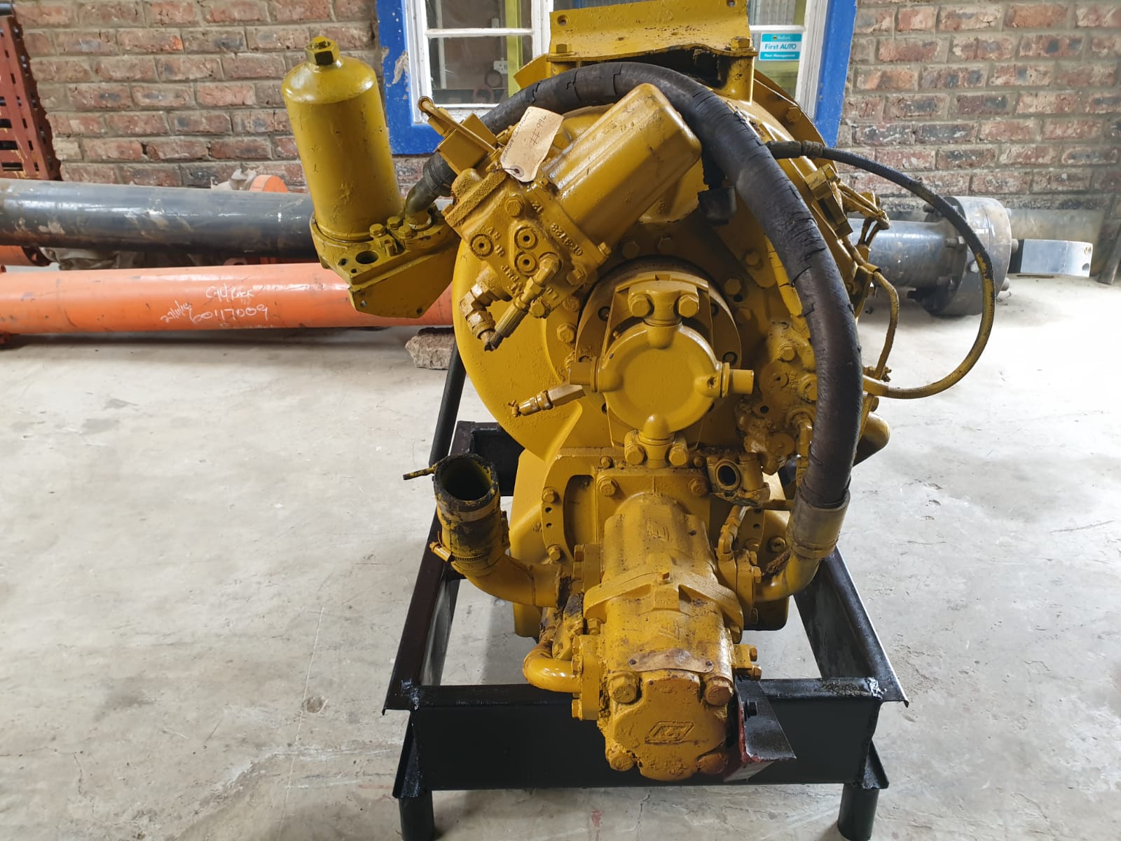 Caterpillar D400 Transmission - Image 3
