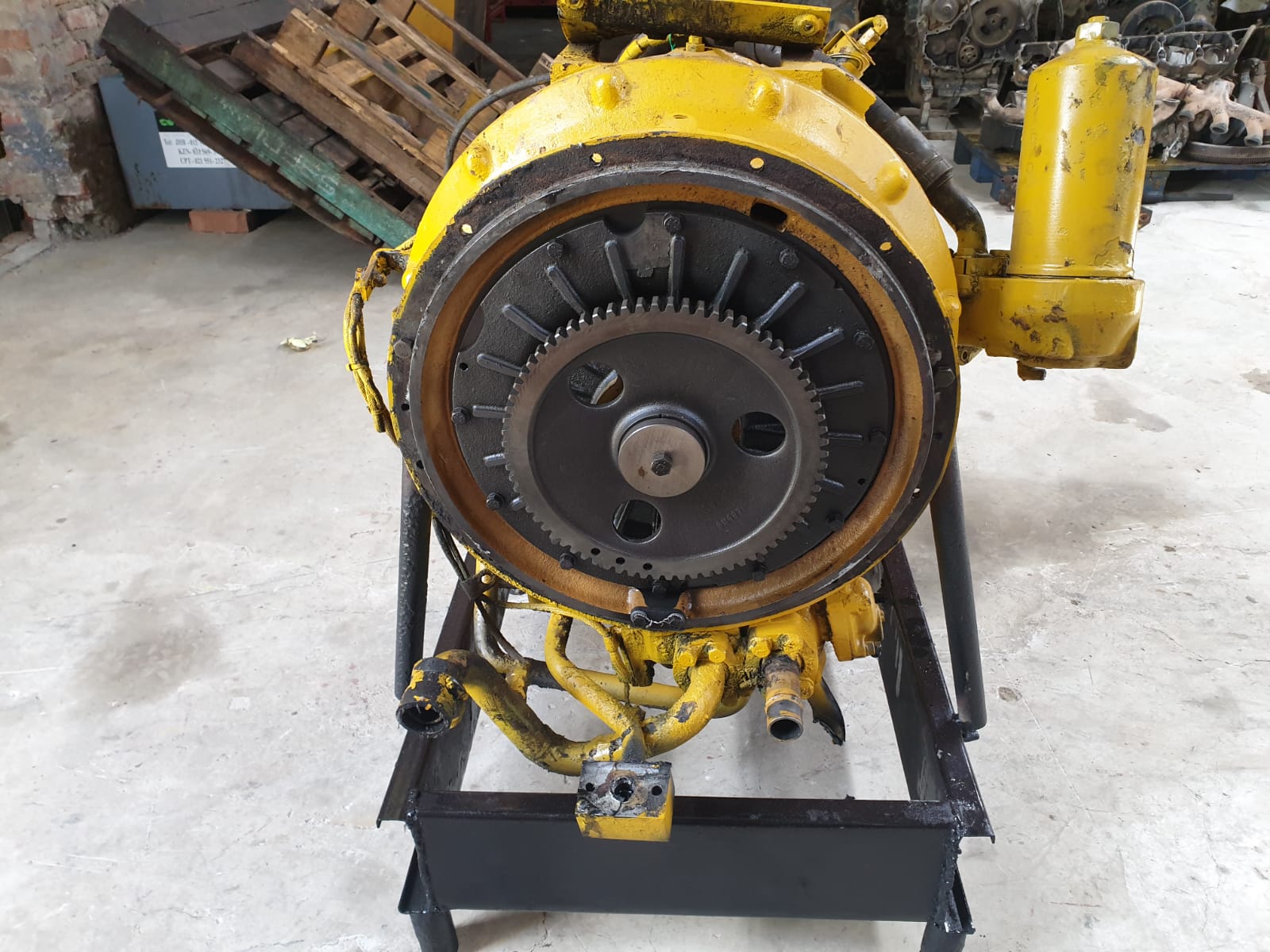 Caterpillar D400 Transmission - Image 5