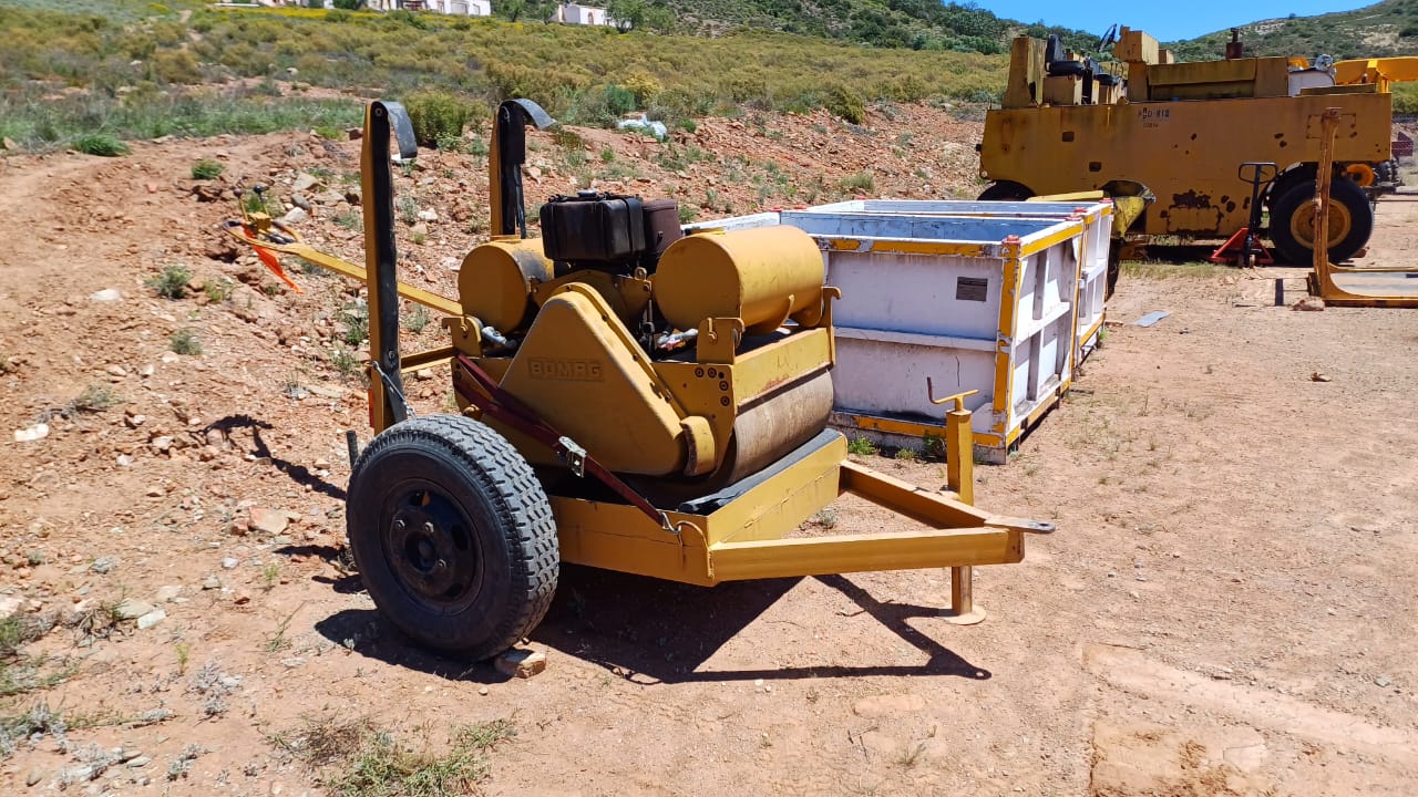 Bomag BW75S Walk Behind Roller and Trailer - Image 6