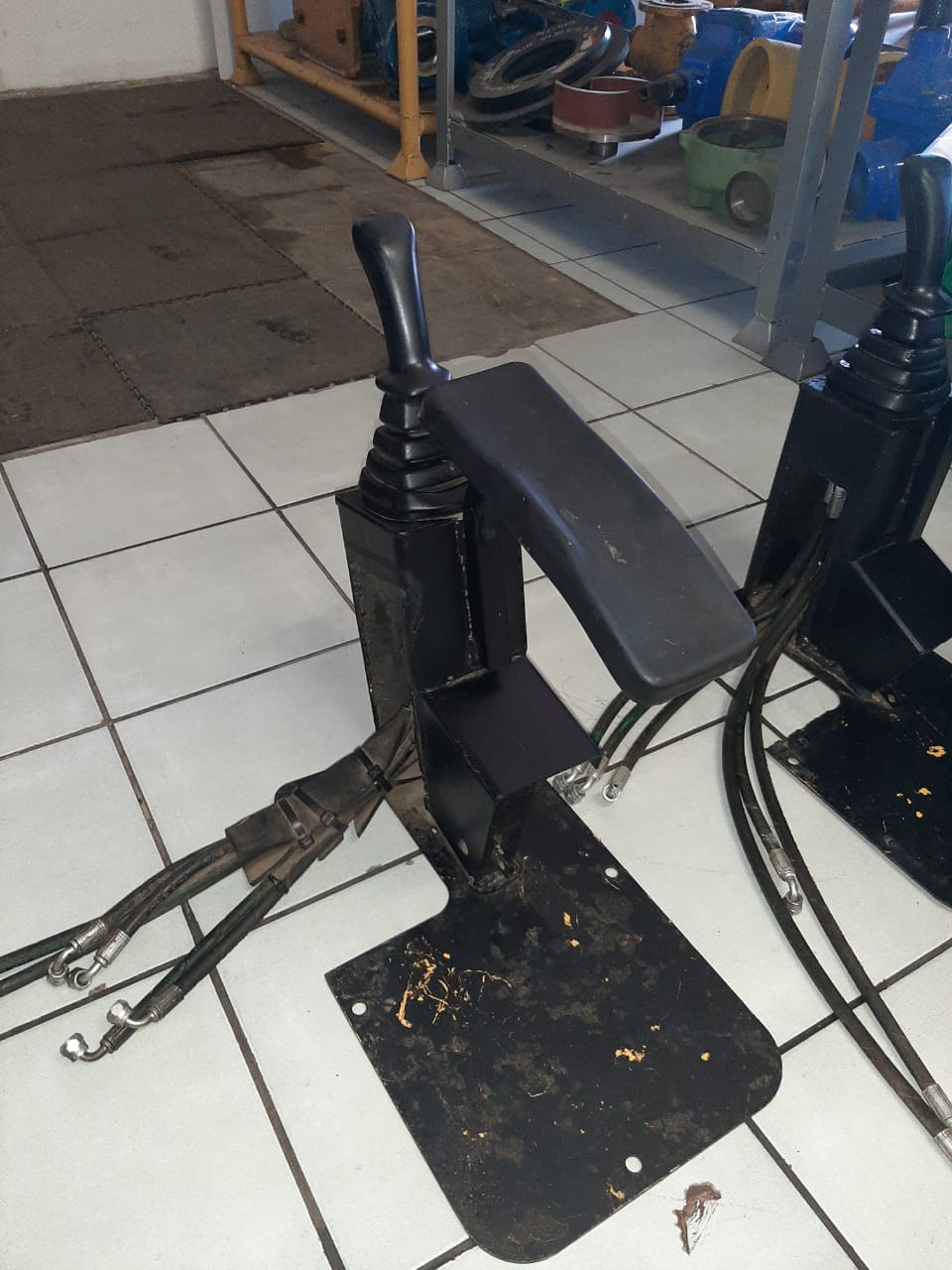 Bell Hydraulic Pilot Control Hydraulic Joystick - Image 4