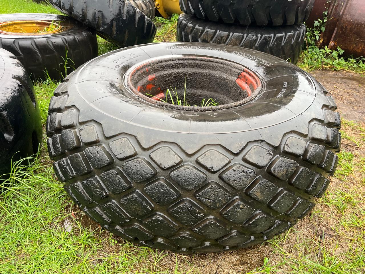 Stroper Tapkar Tyre 23.1-26 with Rim - Image 5