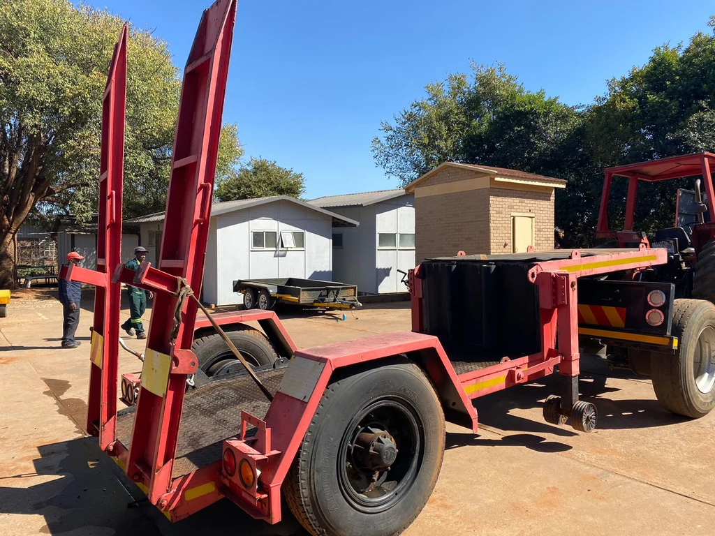 Forklift Bobcat Lowbed Trailer 8 Ton - Image 3