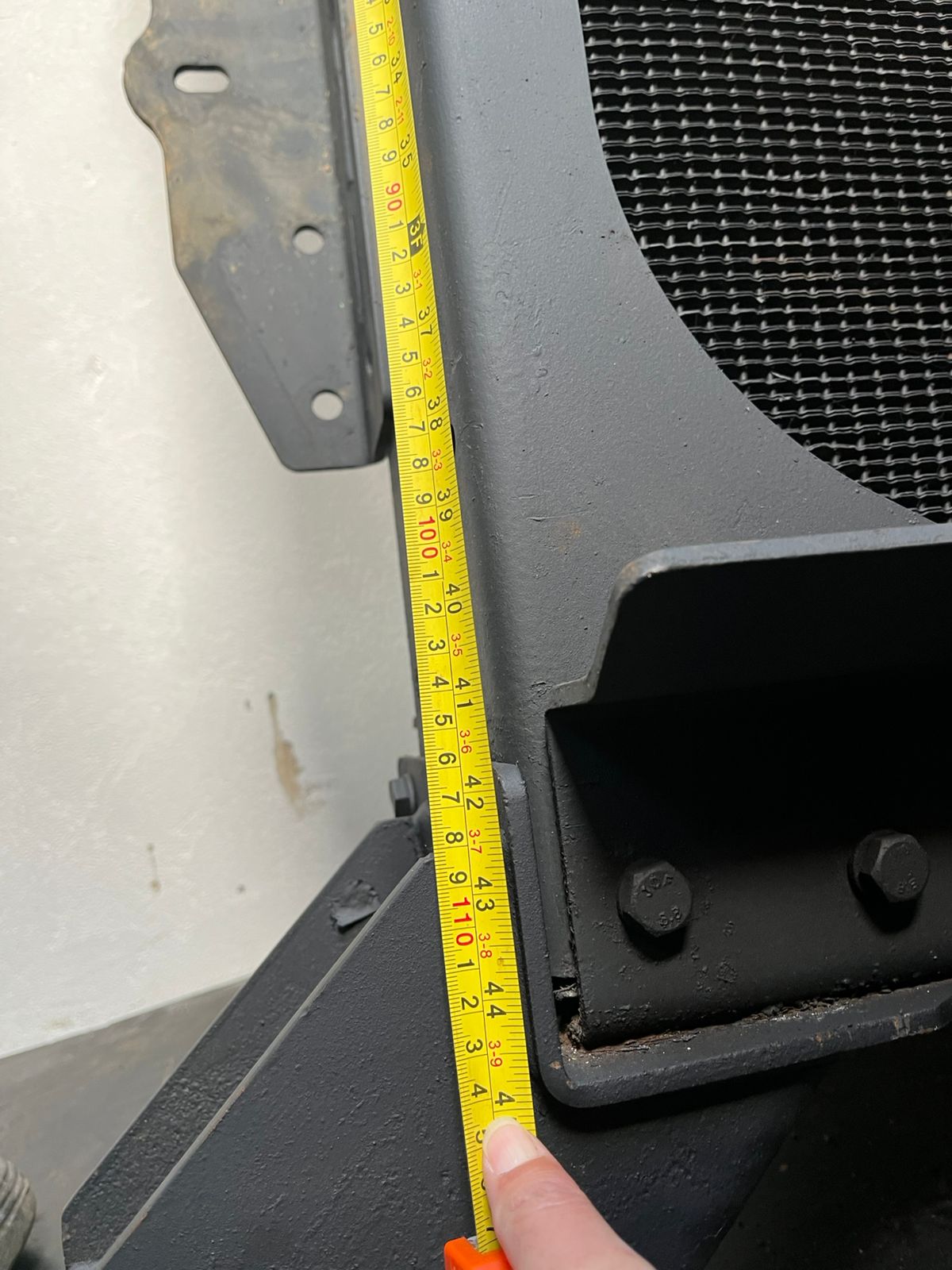 Caterpillar 740B Dump Truck Radiator 114,5 x 89 x 18cm - Image 3