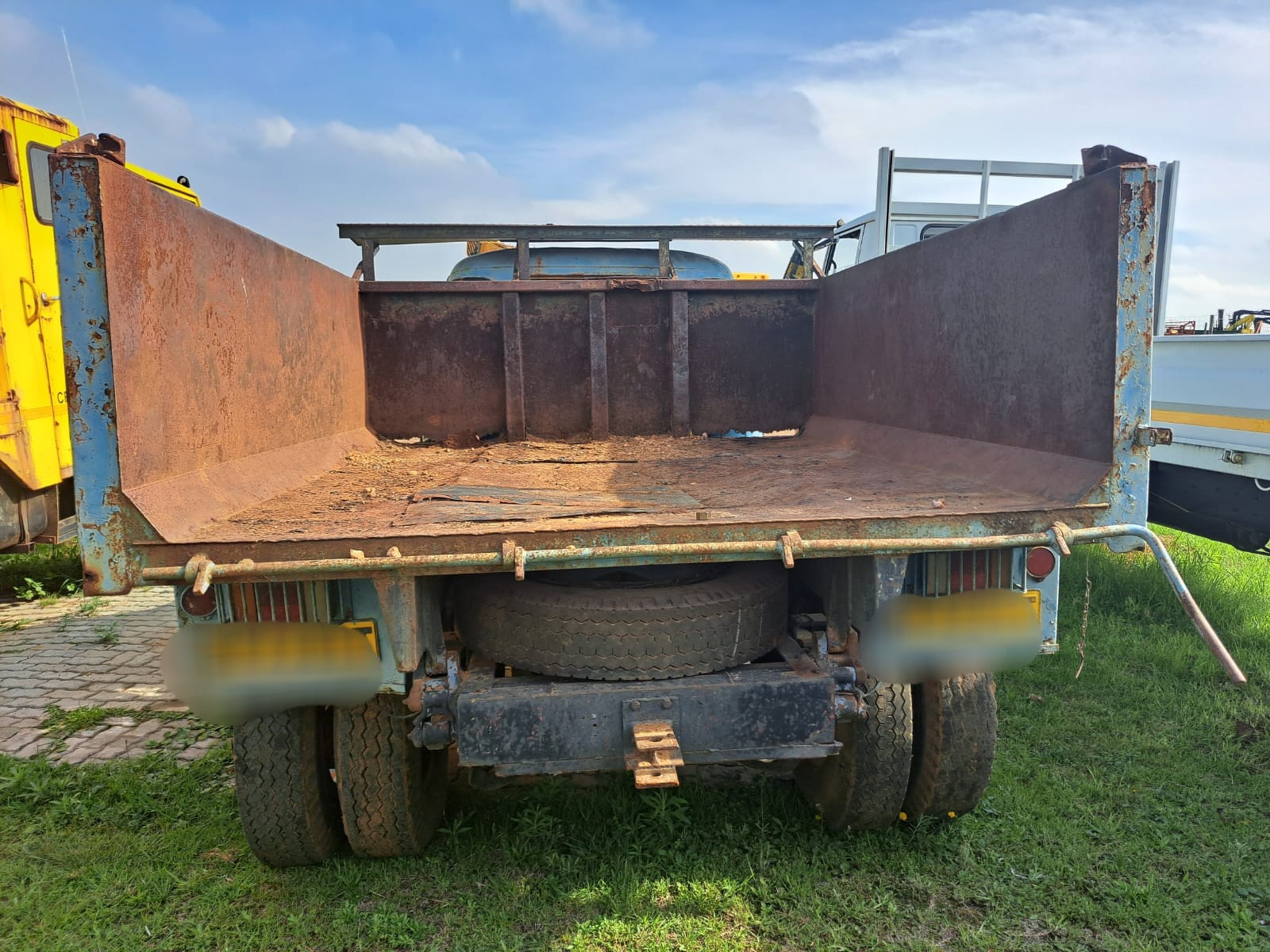 Vintage Bedford Tipper Truck - Image 3