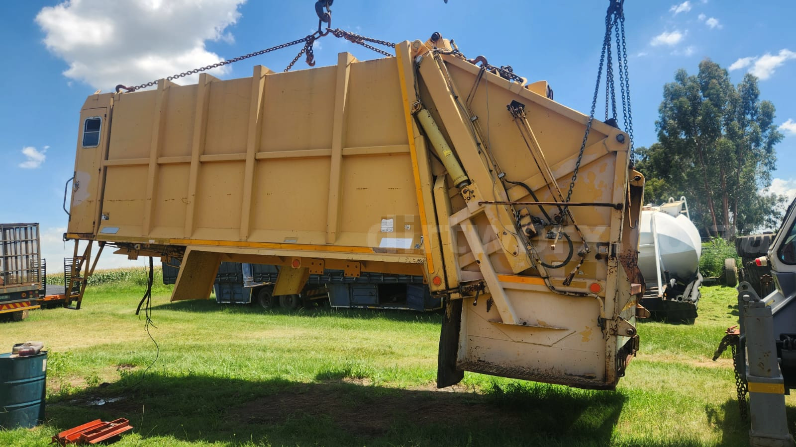 TFM Refuse Compactor Press Truck Bin - Image 4