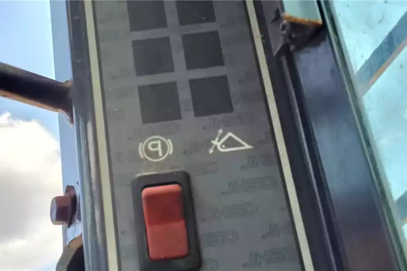 Gehl 7810E Skidsteer Loader - Image 15