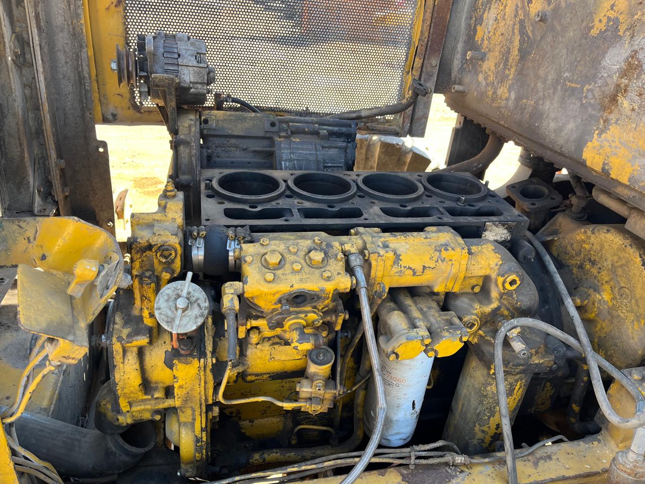 Caterpillar 936 Front End Loader - Image 9