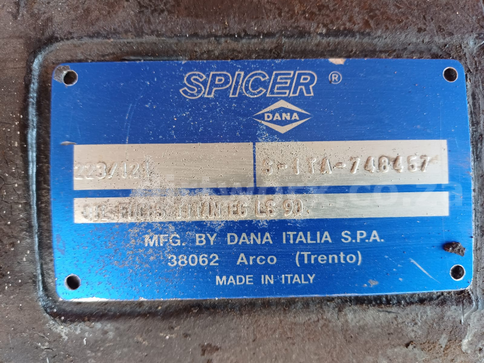 Dana Spicer Front Steering Axle 223/121 - Image 2