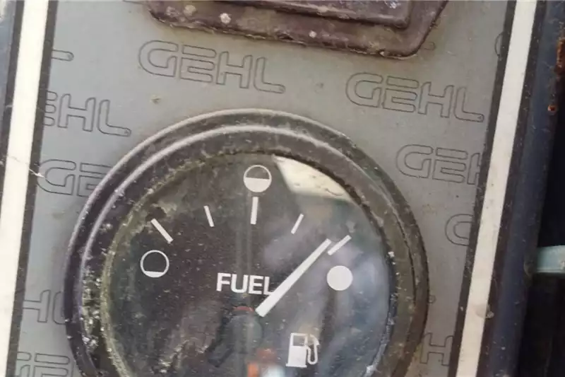 Gehl 7810E Skidsteer Loader - Image 11