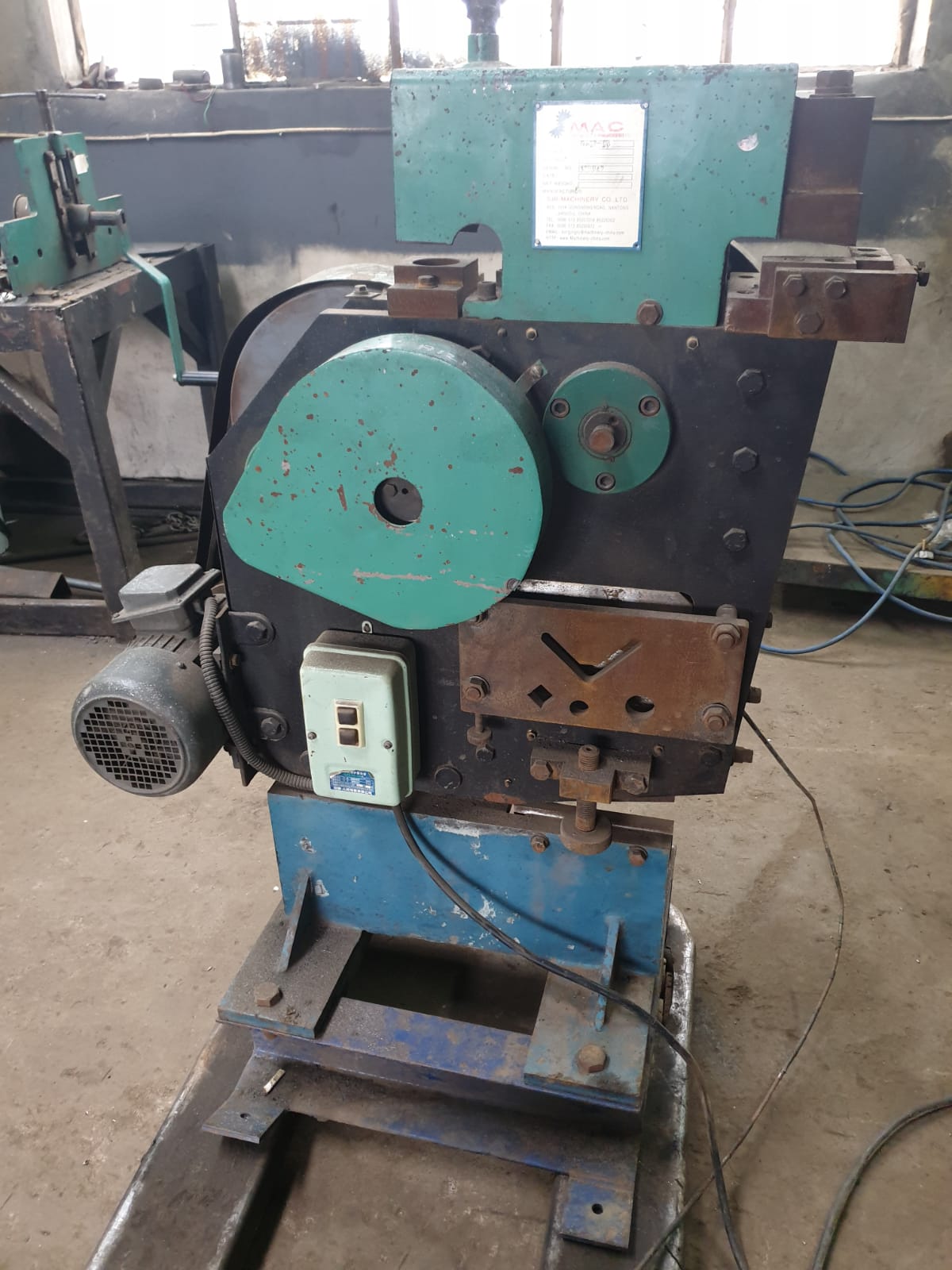 Universal Iron Worker Mac QA32-8B