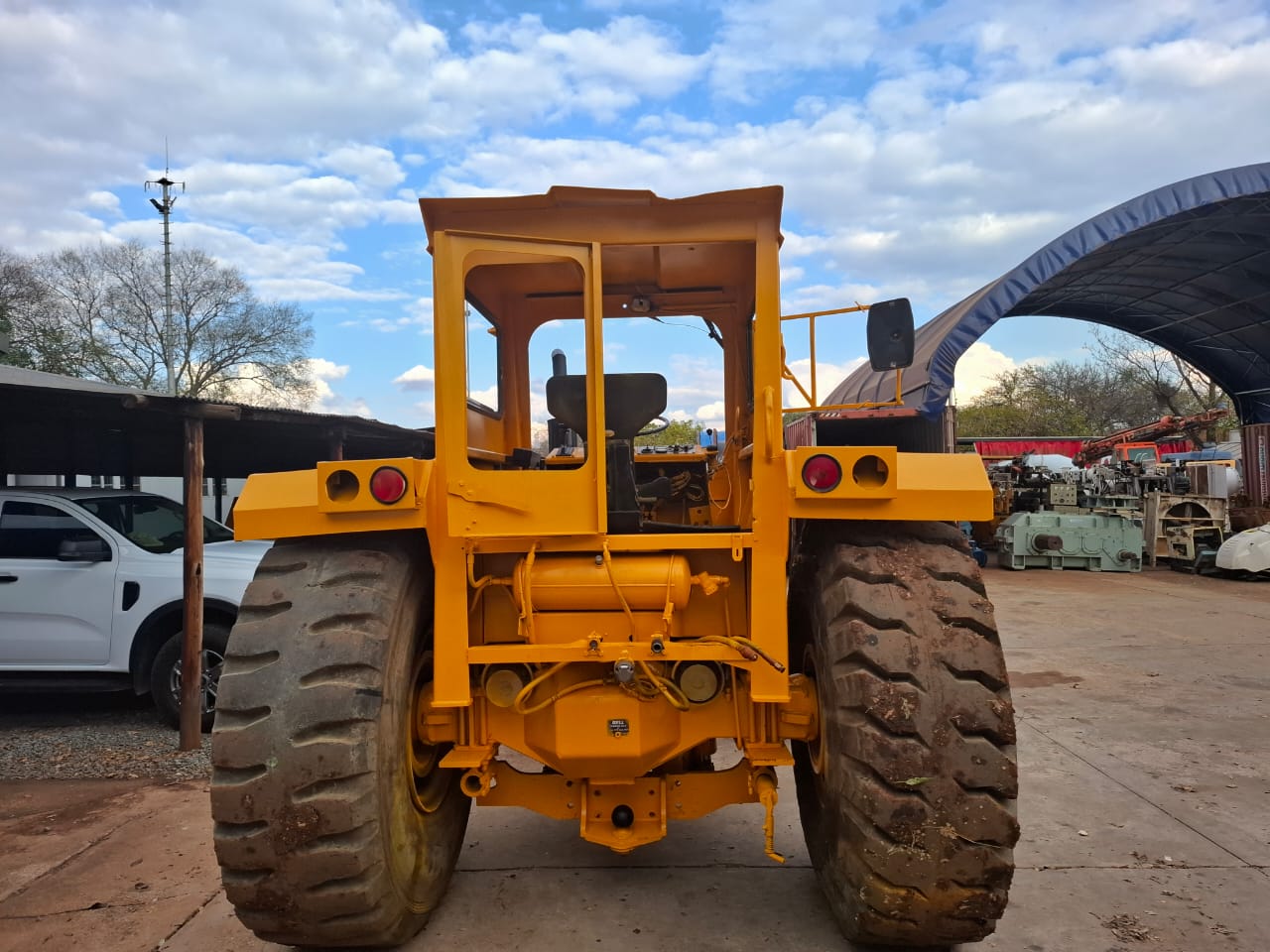 Bell 1756 Haulage Tow Tractor - Image 5