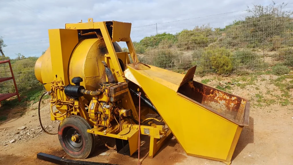 Turner Morris Self Loading Concrete Mixer - Image 2