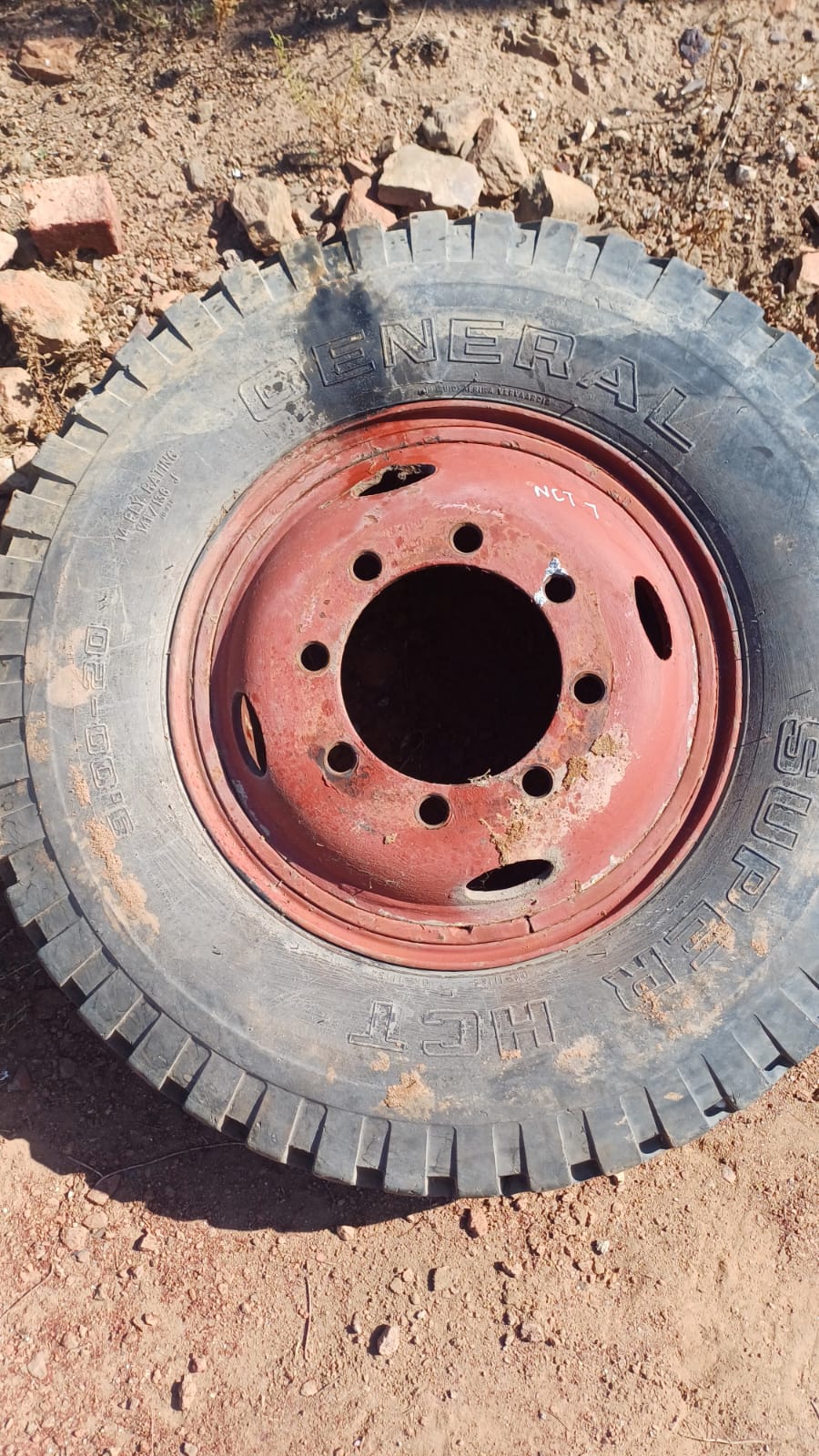 General Super HCT Tyre 9.00-20 with Rim