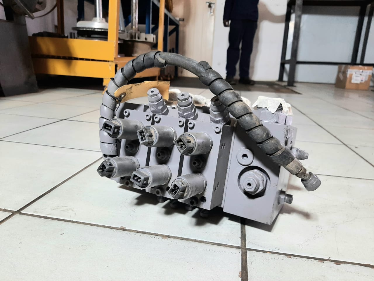 Rexroth 3M4-15-2X Hydraulic Directional Control Valve - Image 2