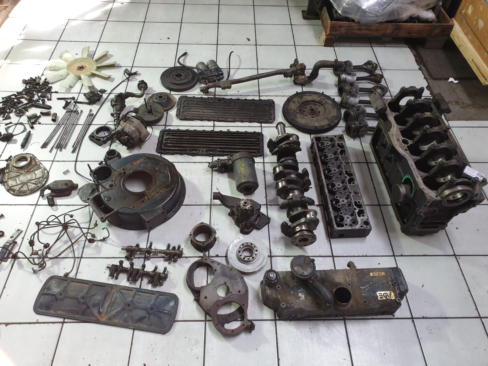 ADE 352 Stripped Engine