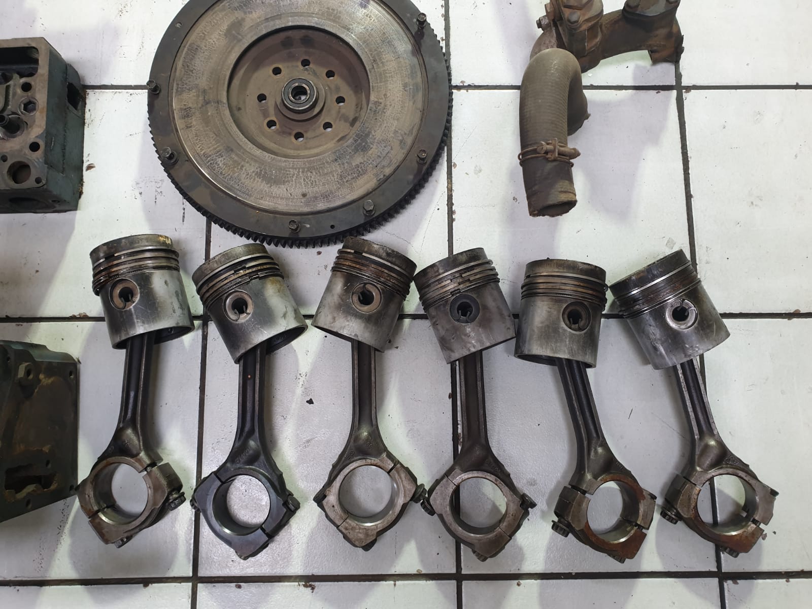 ADE 352 Stripped Engine - Image 4