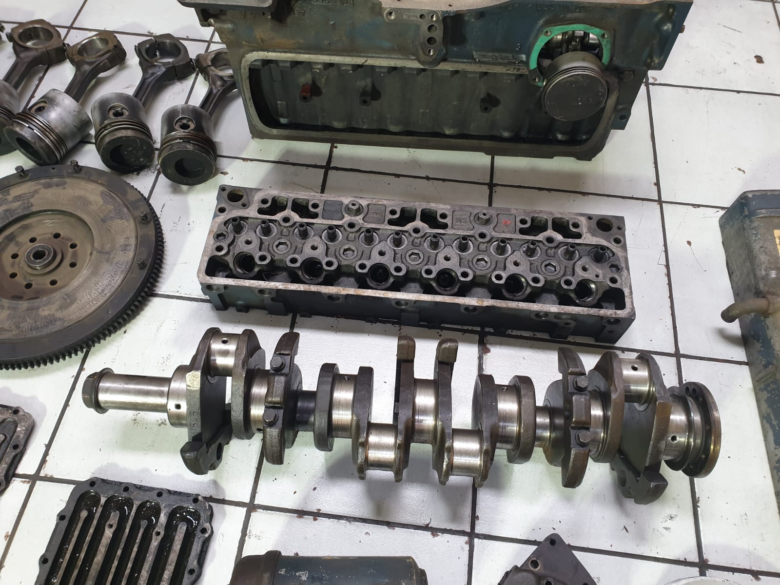 ADE 352 Stripped Engine - Image 8