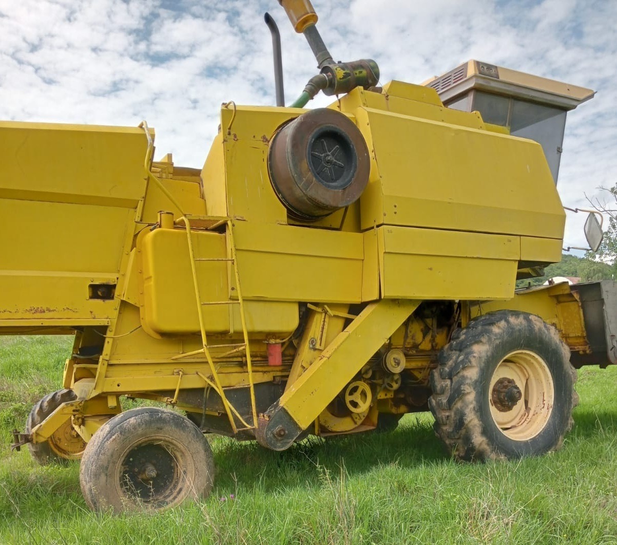 New Holland 8040 Mielie Koring Stroper Combine Harvester - Image 5