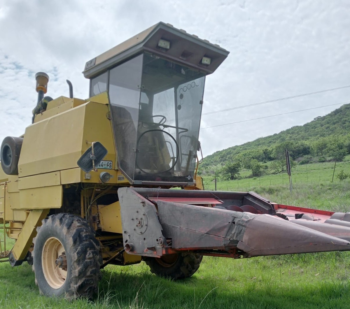 New Holland 8040 Mielie Koring Stroper Combine Harvester - Image 4