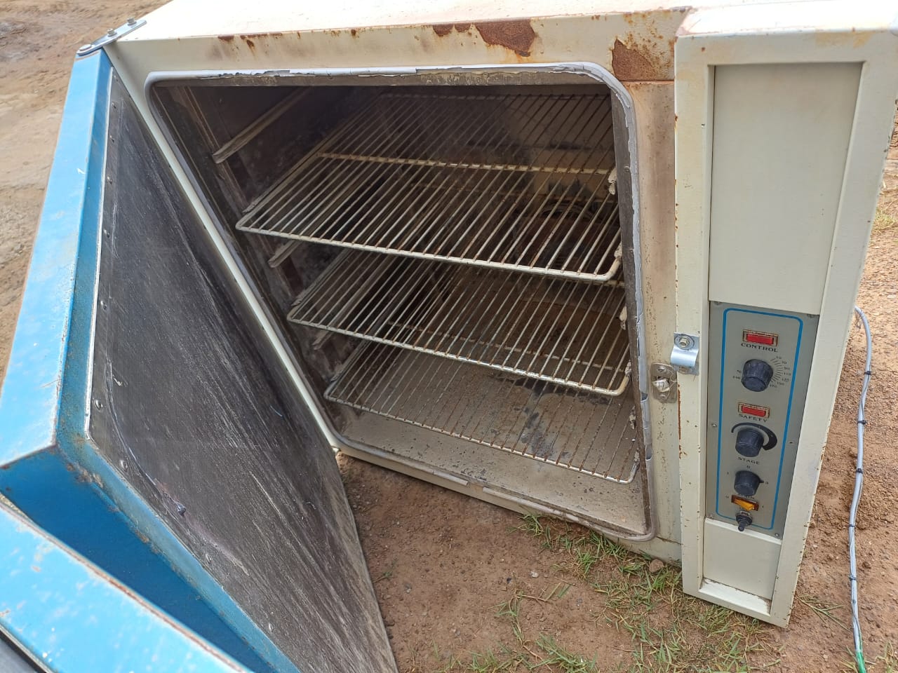 Scientific Laboratory Oven 568L - Image 4