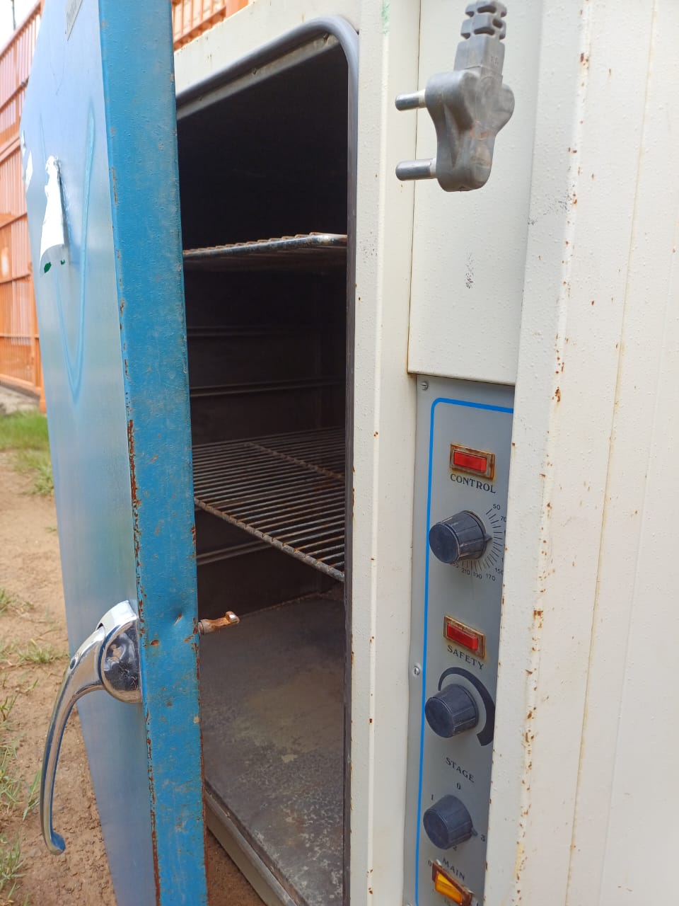 Scientific Laboratory Oven 568L - Image 5