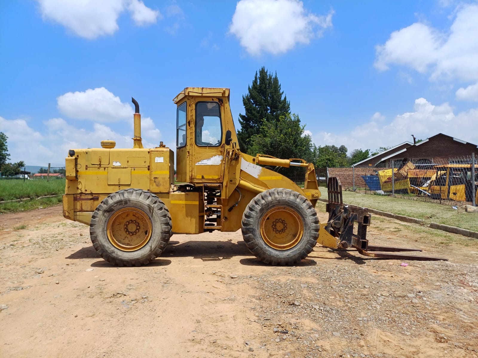 Komatsu W40 Wheel Loader Forklift 8 Ton - Image 3