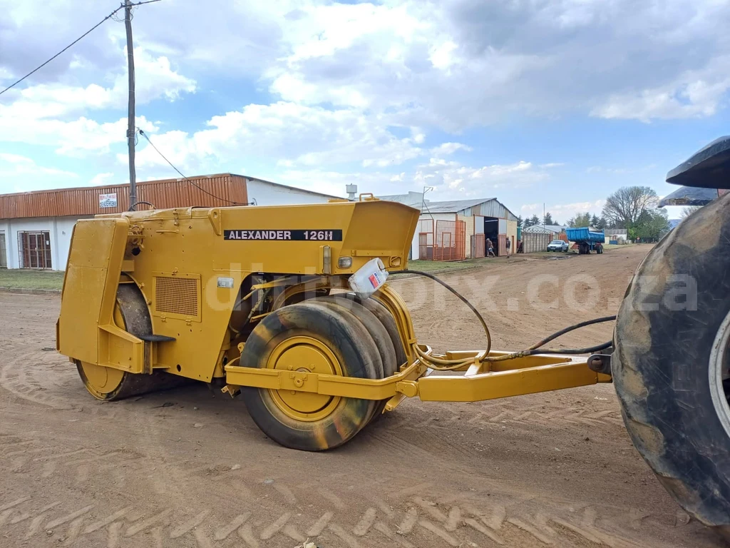 Vibratory Drum and Pneumatic Roller - Image 5