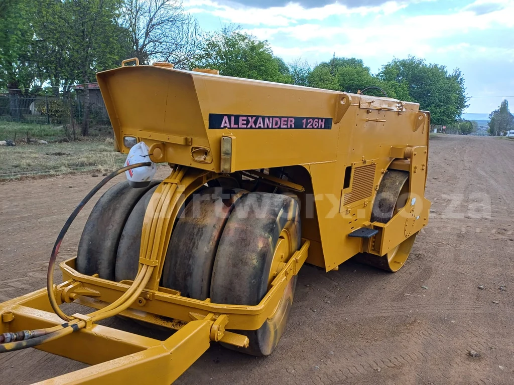 Vibratory Drum and Pneumatic Roller - Image 6