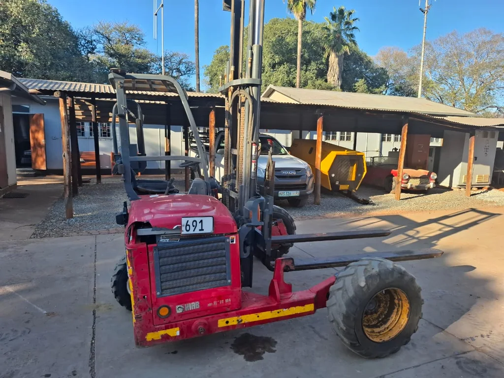 2014 Moffett M4 25.3 Piggyback Forklift 2.5 Ton - Image 2