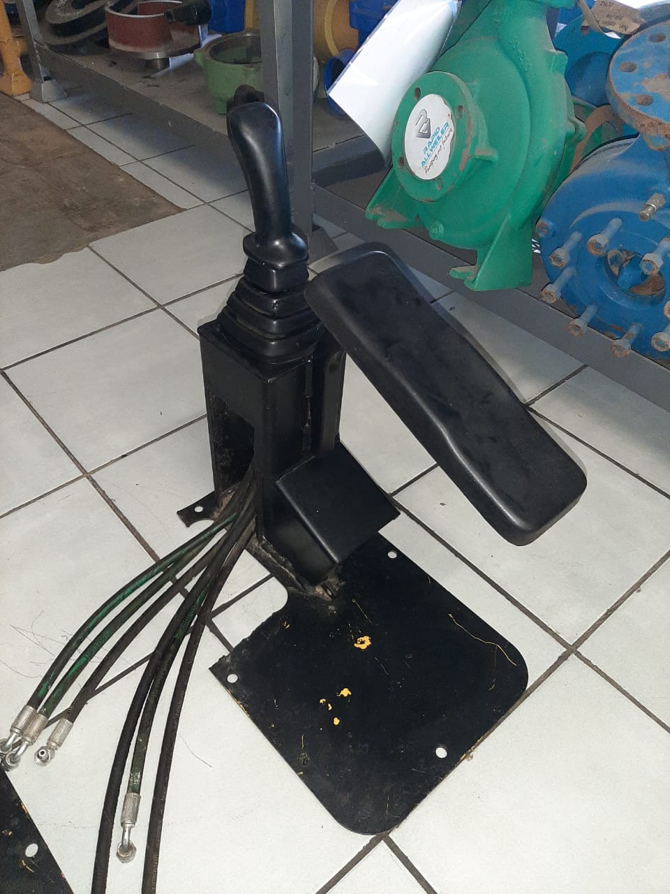 Bell Hydraulic Pilot Control Hydraulic Joystick - Image 3