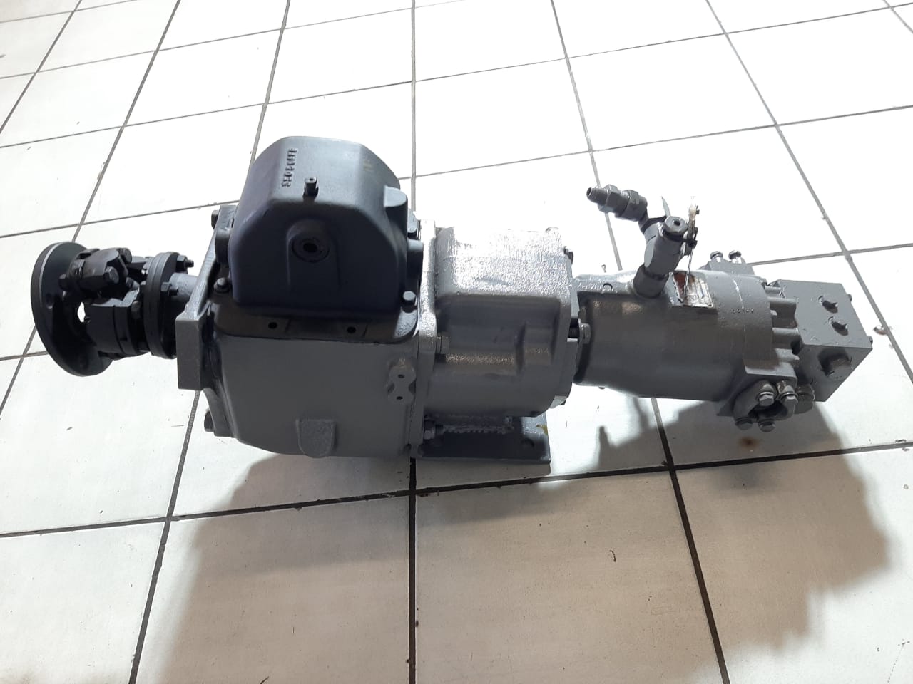 Hydraulic Drive Gearbox with Motor - Image 3