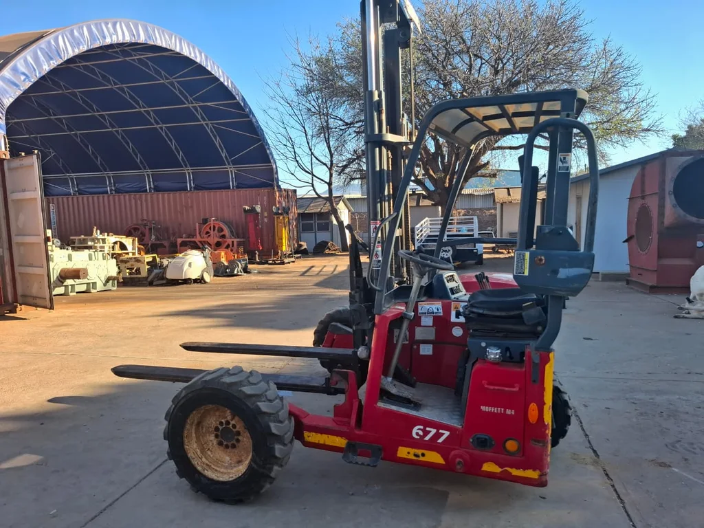 2014 Moffett M4 25.3 Piggyback Forklift 2.5 Ton - Image 5