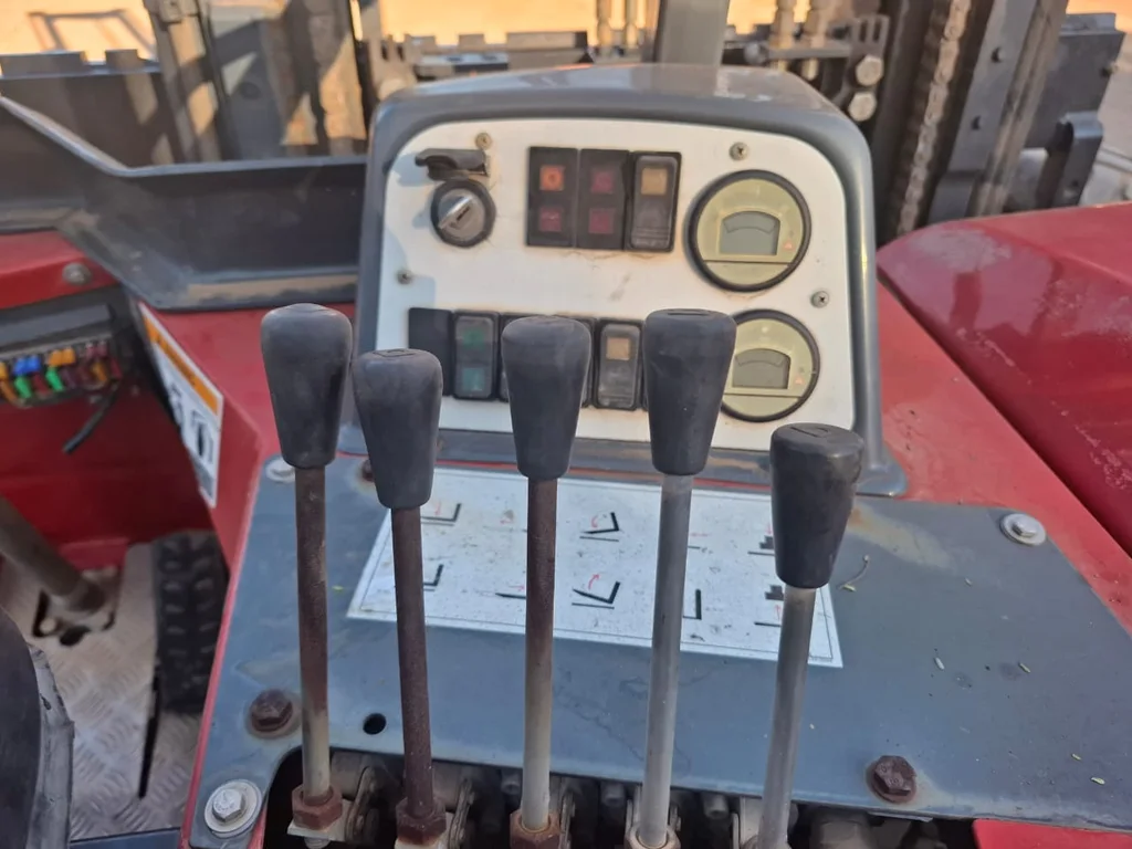 2014 Moffett M4 25.3 Piggyback Forklift 2.5 Ton - Image 6