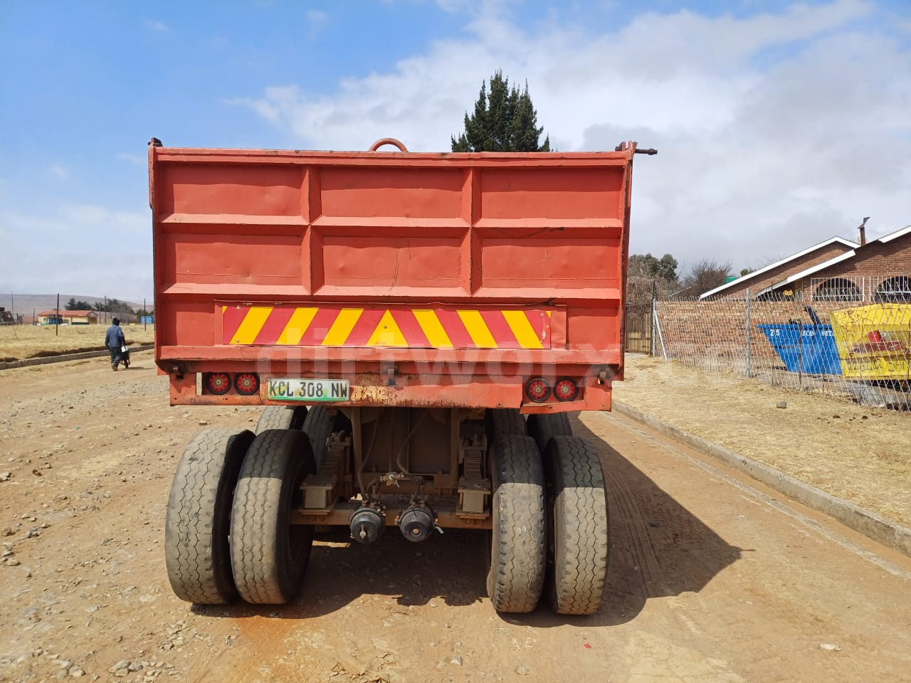 Henred Tipper Trailer 18 Ton - Image 2