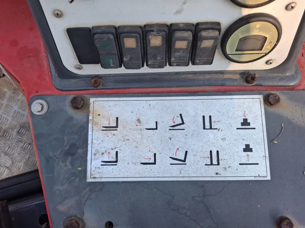 2014 Moffett M4 25.3 Piggyback Forklift 2.5 Ton - Image 8