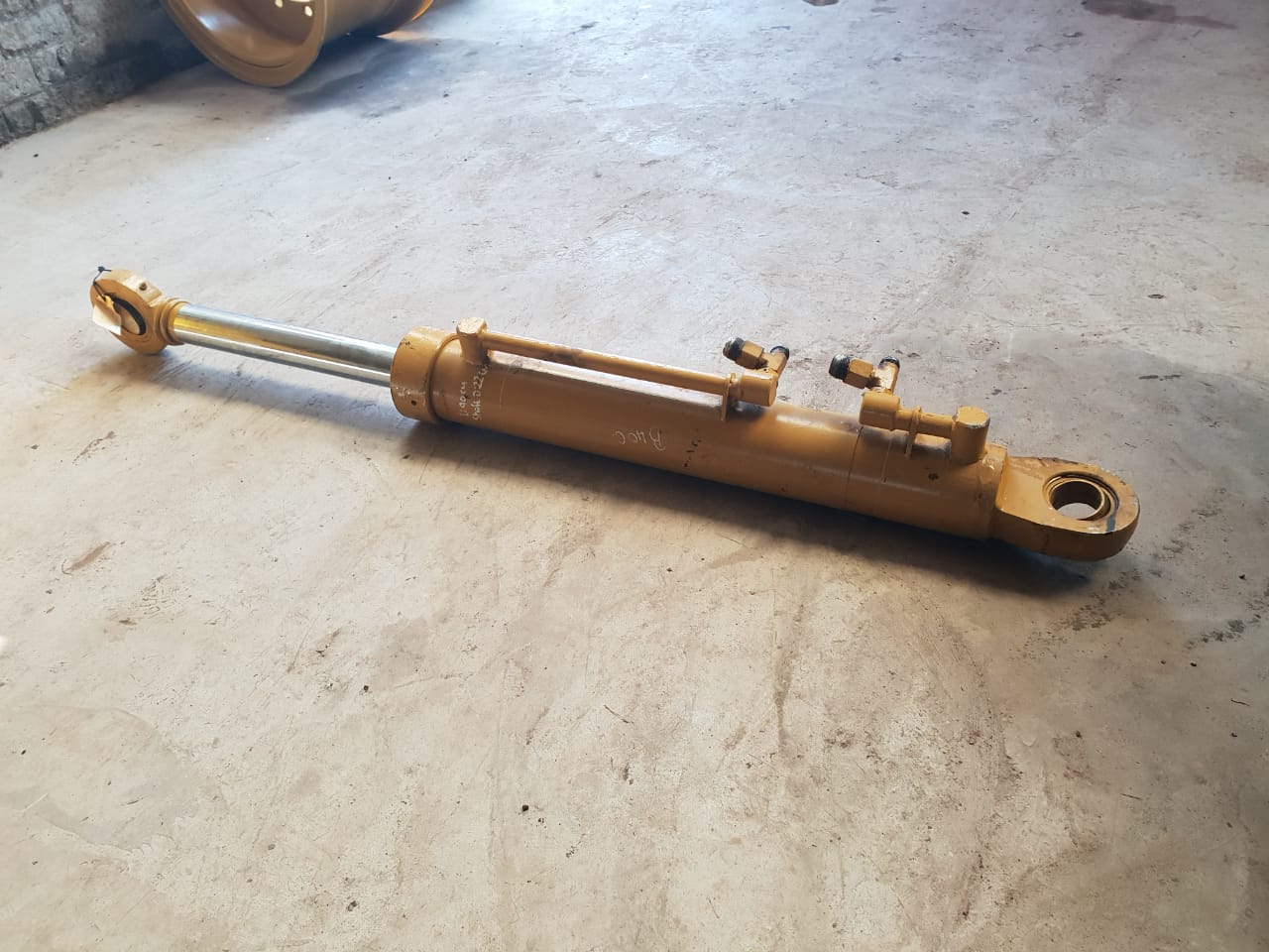 Bell B40C Hydraulic Cylinders - Image 3