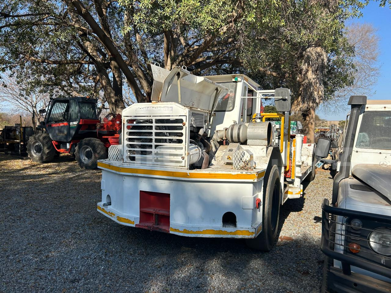 Bird Machines Heavy Duty Utility Vehicle with Crane - Image 11
