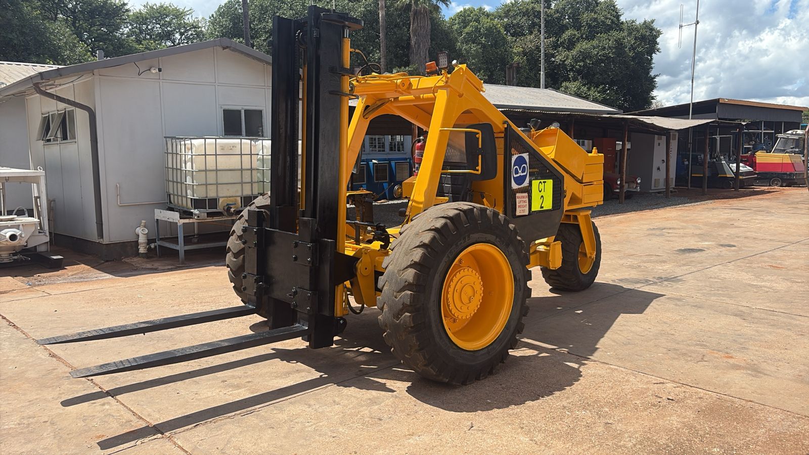 Bell 120 Rough Terrain Forklift 2.75 Ton - Image 2