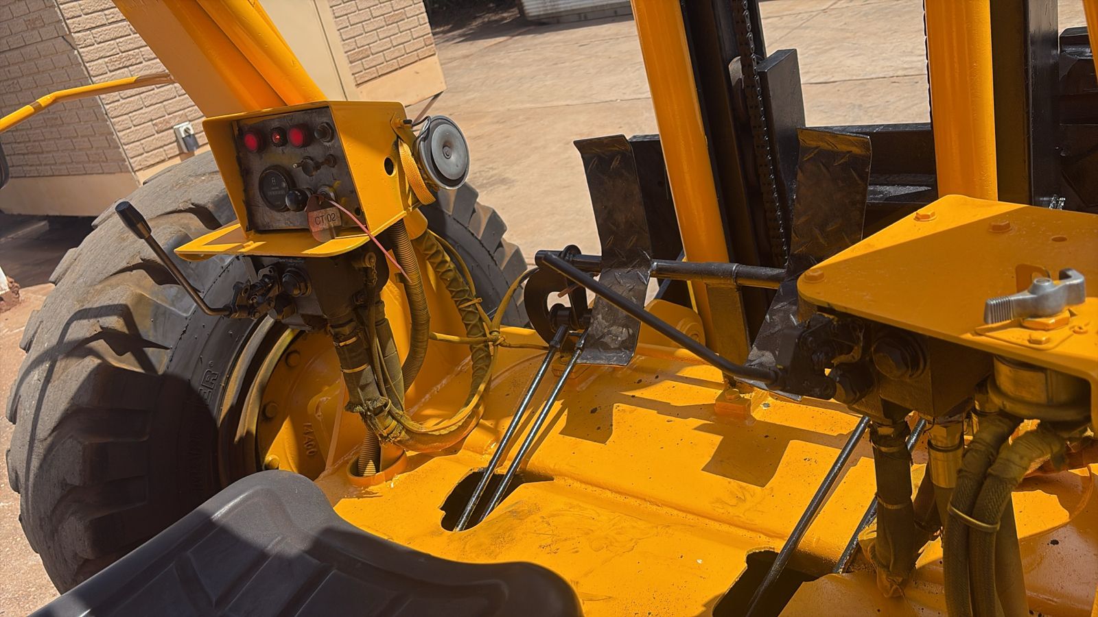 Bell 120 Rough Terrain Forklift 2.75 Ton - Image 9