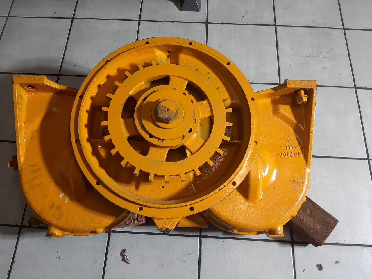 Triple Pump Drive Gearbox - Image 9