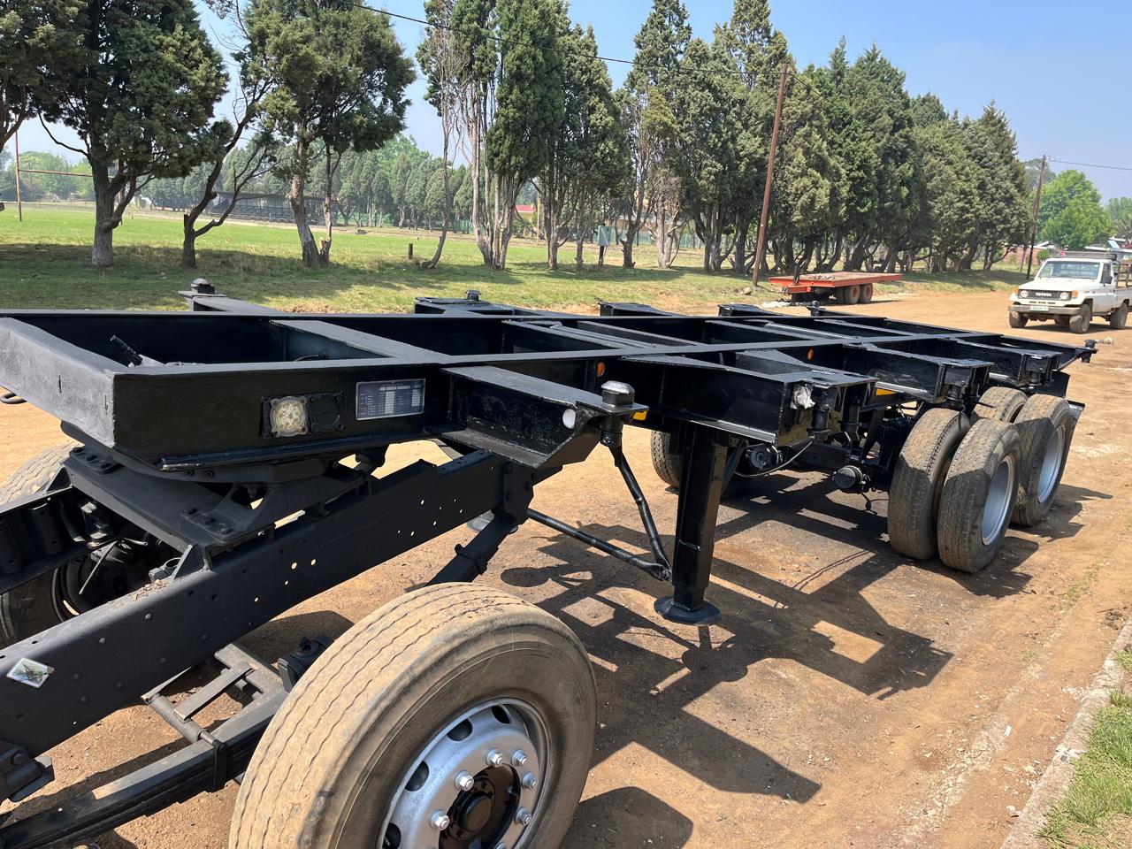 Henred Skeletal Container Trailer - Image 8