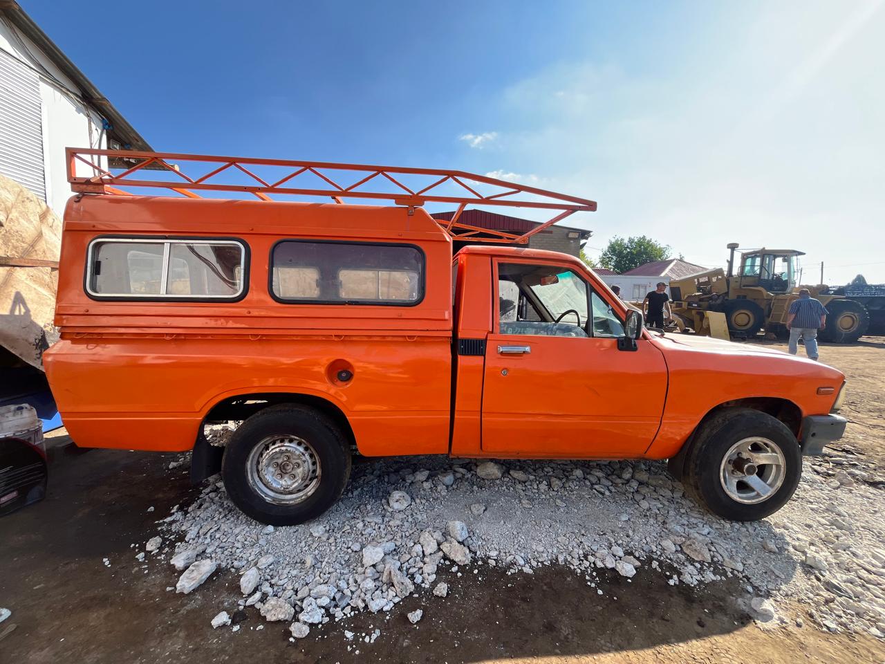 1980 Toyota RN30 Hilux Bakkie With Canopy - Image 2