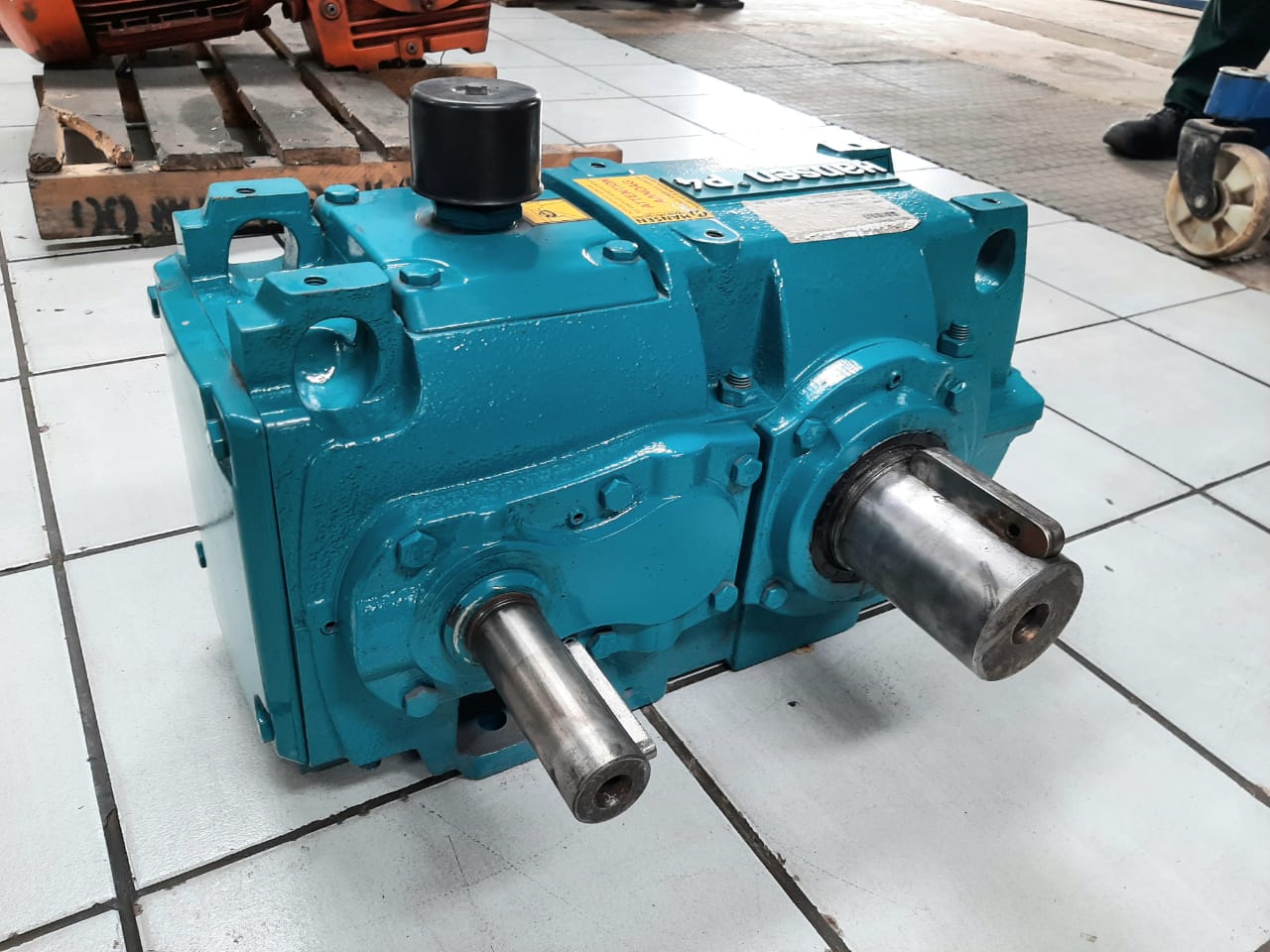 Hansen P4 Multistage Industrial Gearbox 37kW Ratio 22.4 to 1 - Image 10