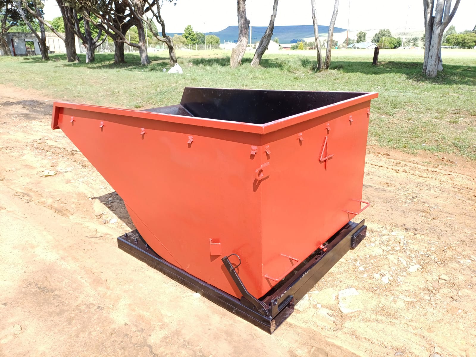 Forklift Tipper Bin - Image 4