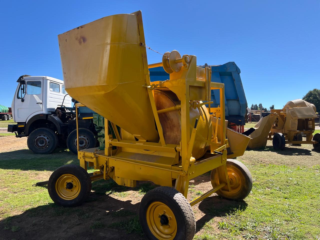 Self Loading Concrete Mixer - Image 6