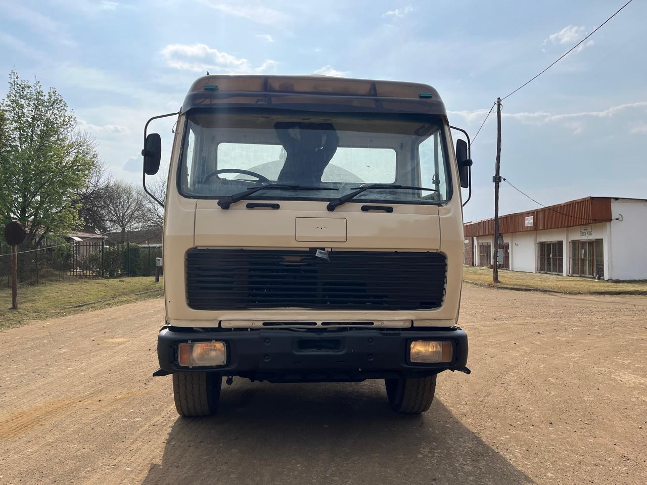 1996 Mercedes Benz Water Tanker Truck 9000L - Image 6