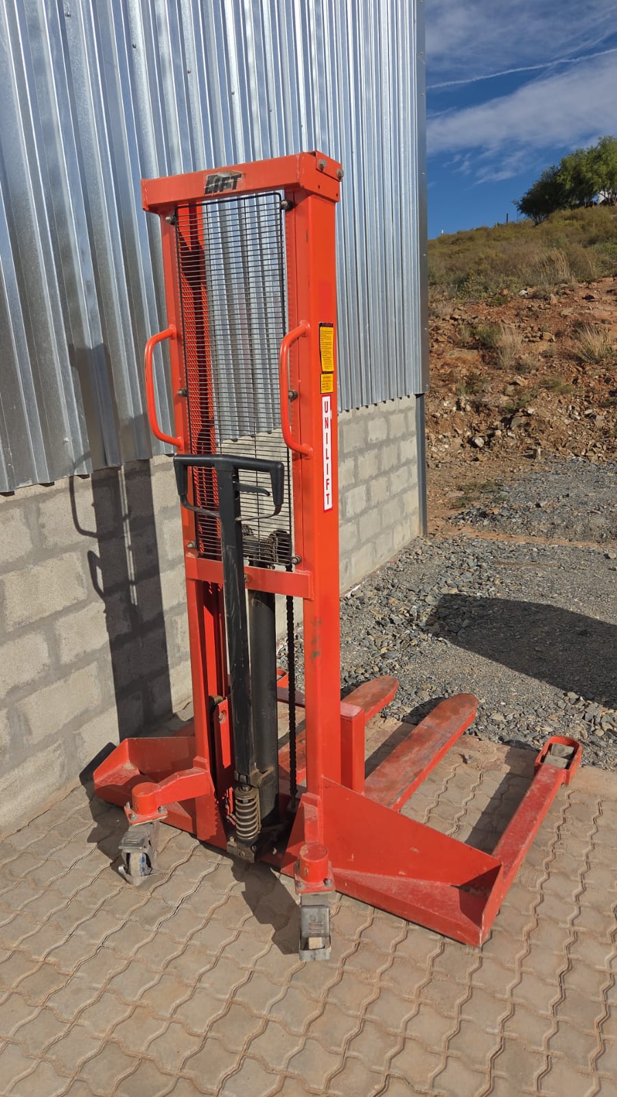 1 Ton Manual Pallet Jack Stacker - Image 3