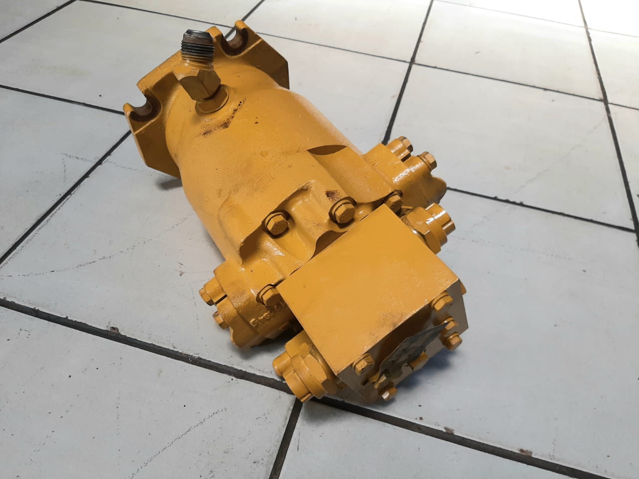 Sundstrand Sauer Danfoss Hydraulic Axle Piston Series 21 Motor - Image 3