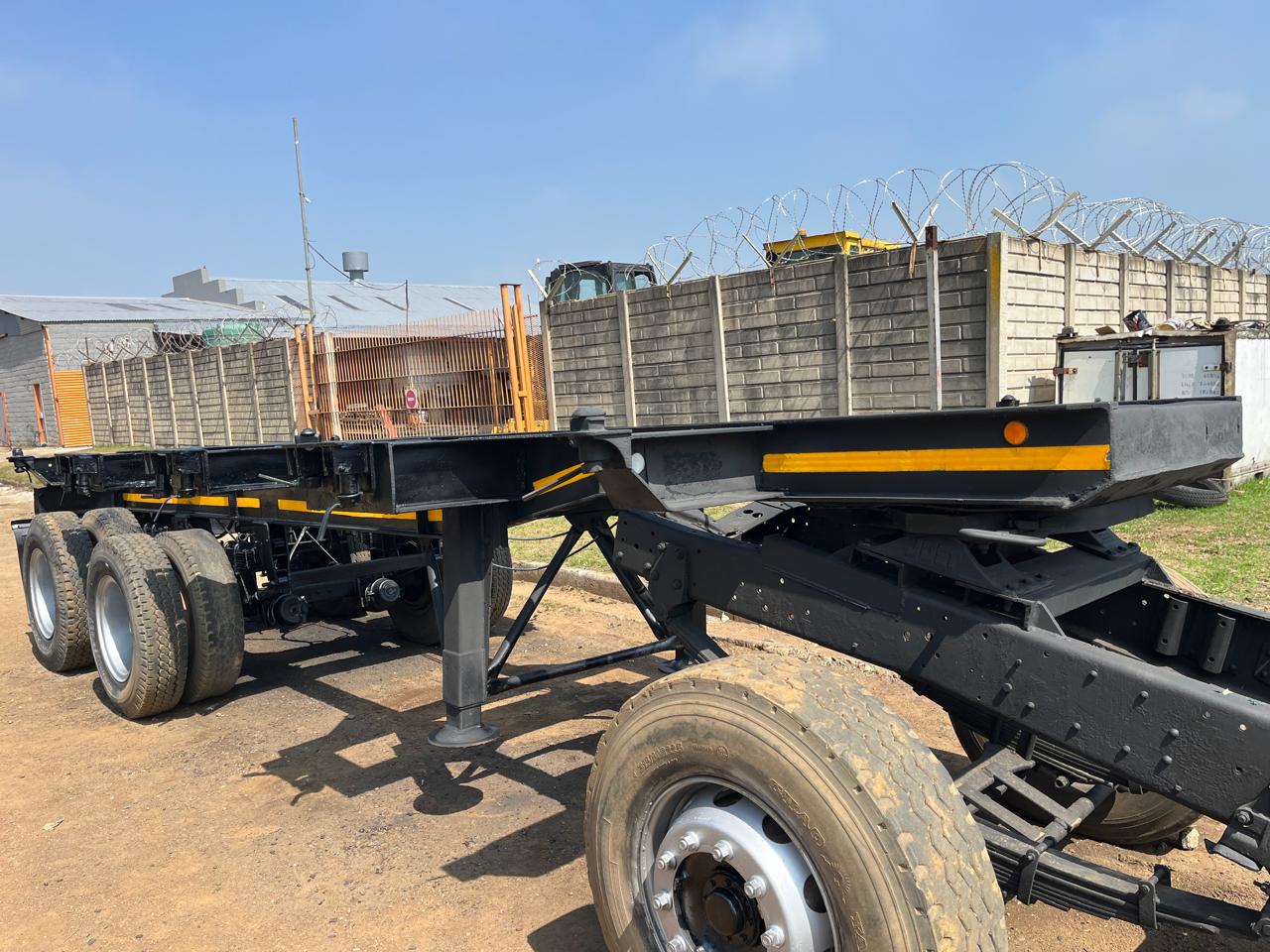Henred Skeletal Container Trailer - Image 9